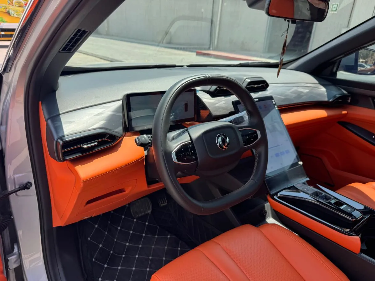 Car image 12