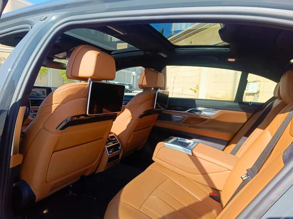 Car image 35