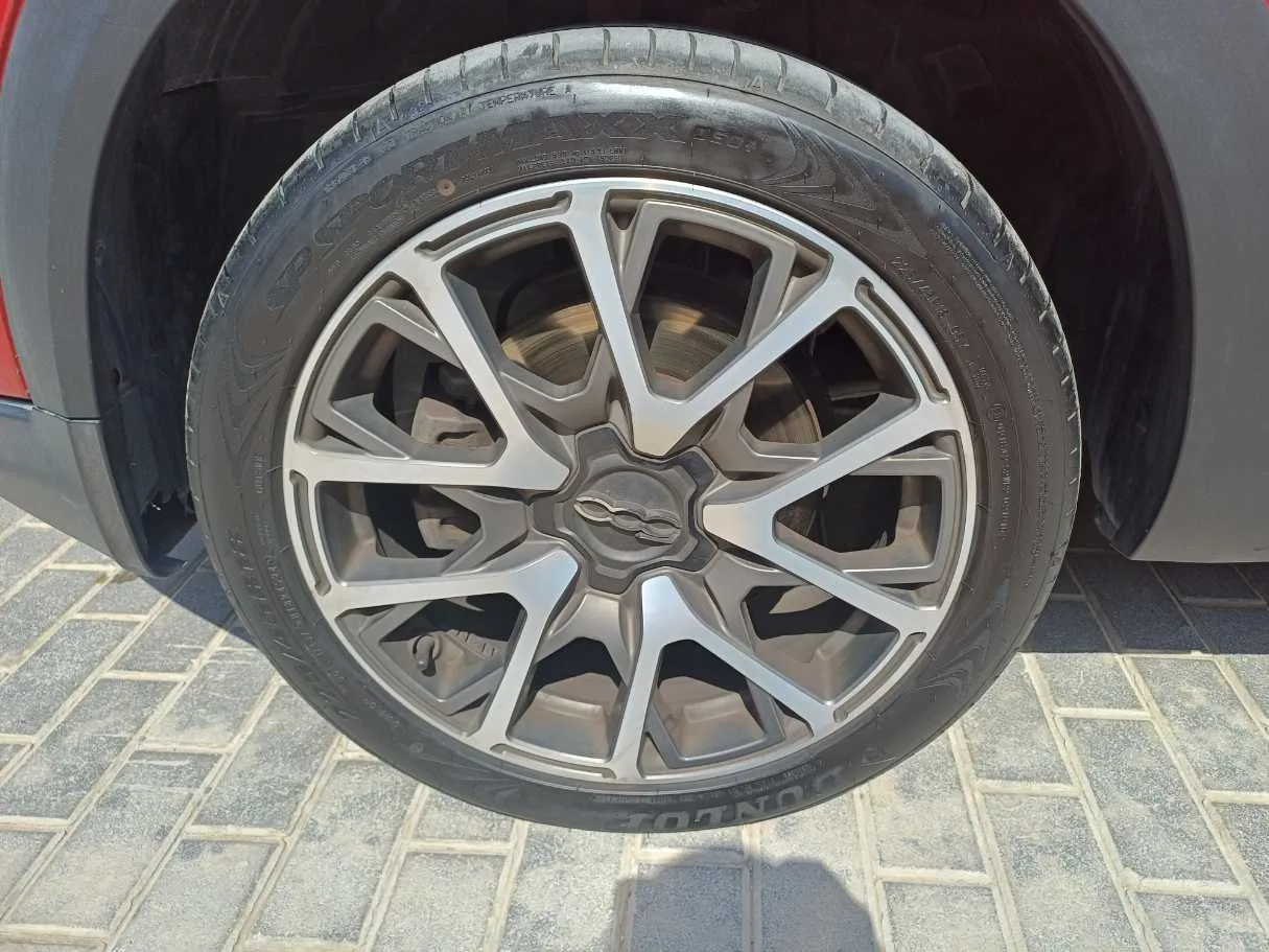 Car image 9