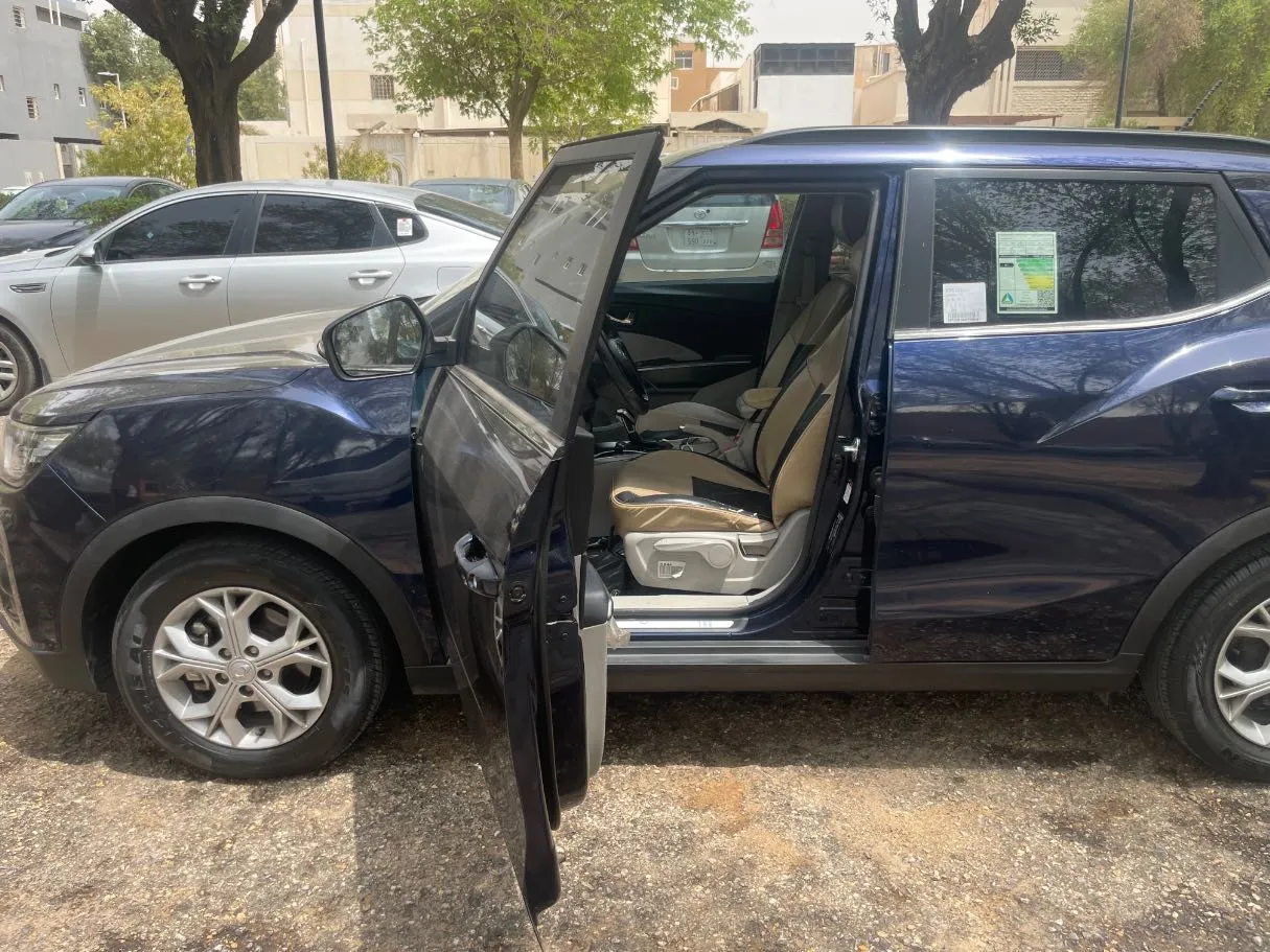 Car image 12