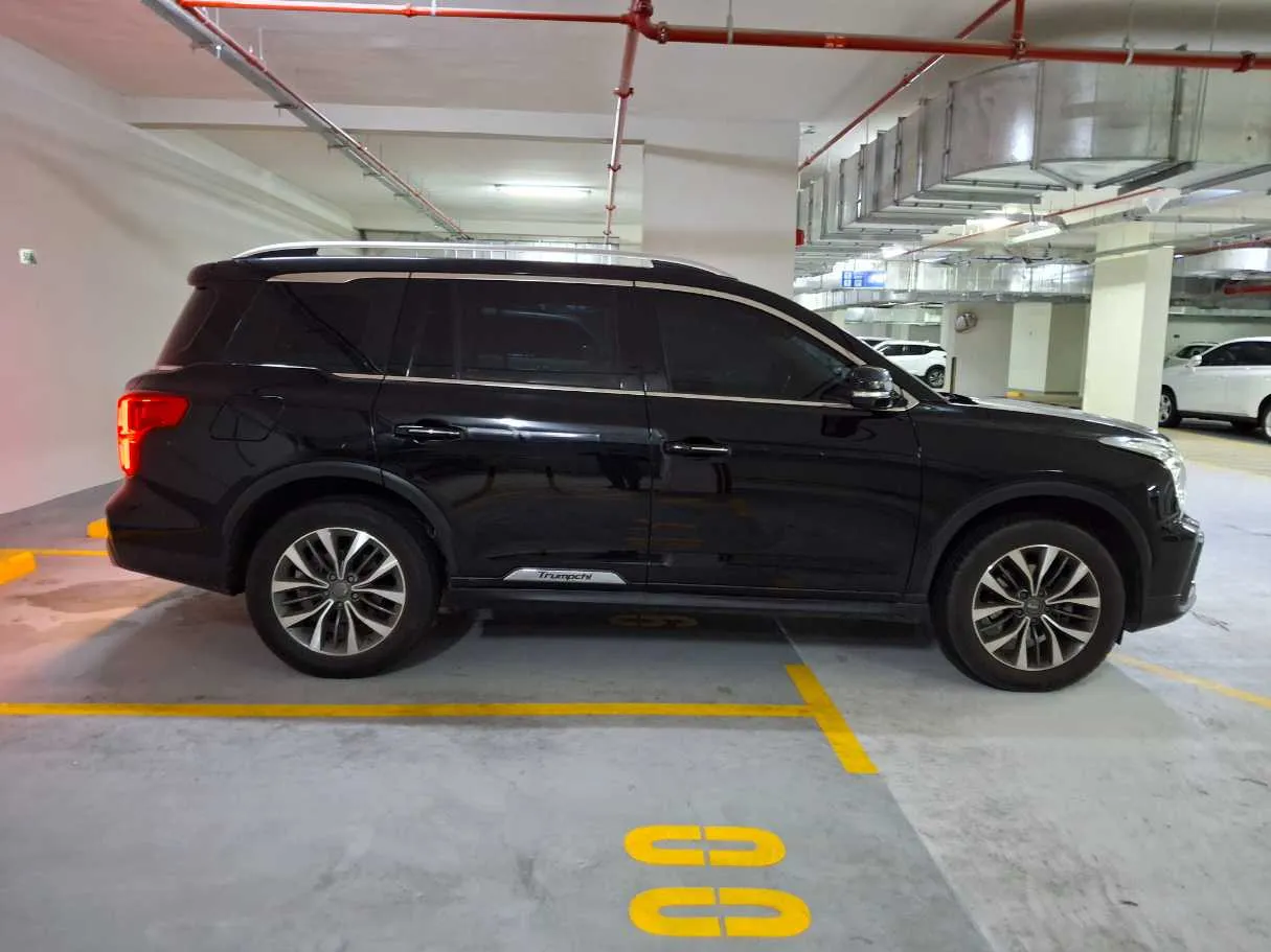 Car image 4