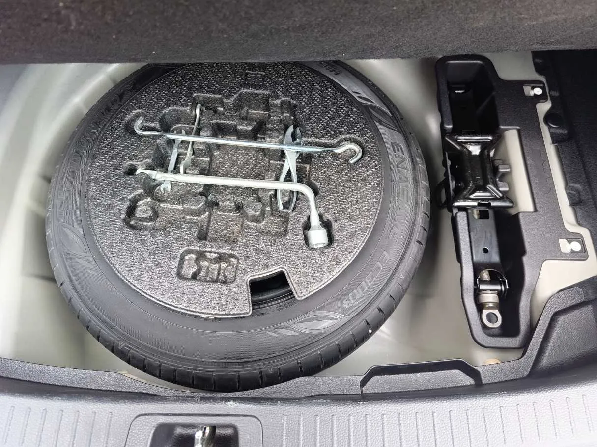 Car image 27