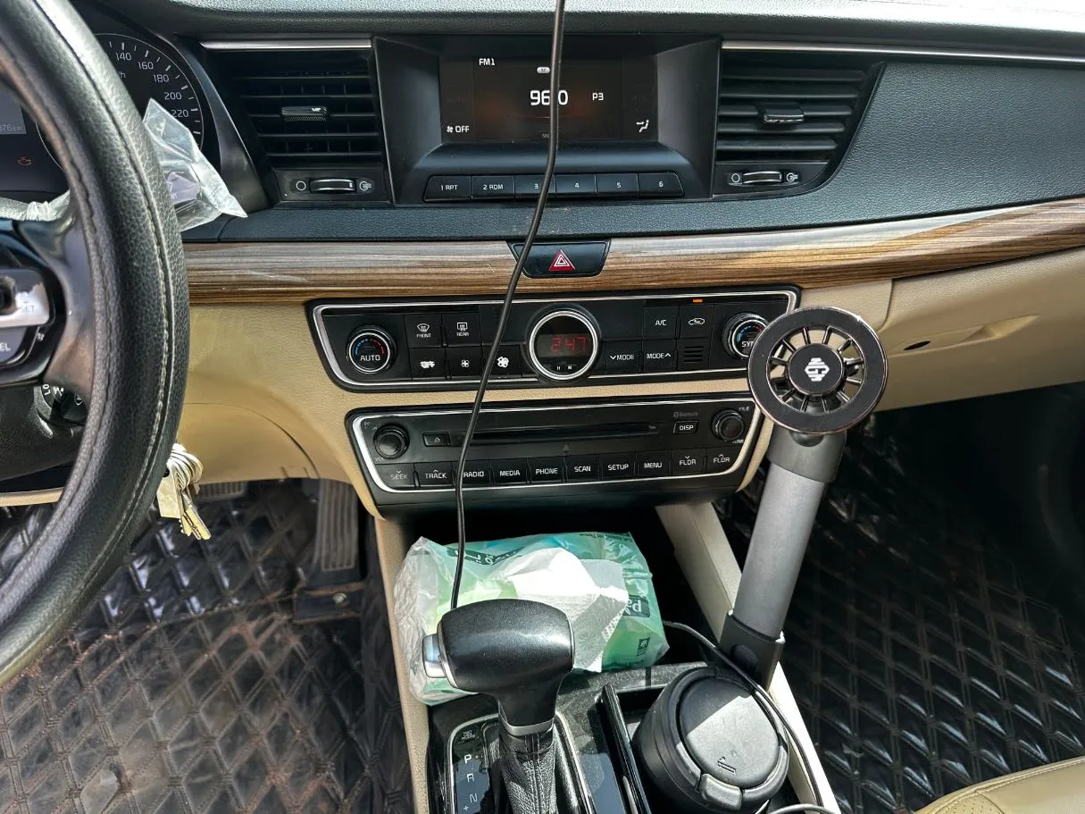 Car image 19