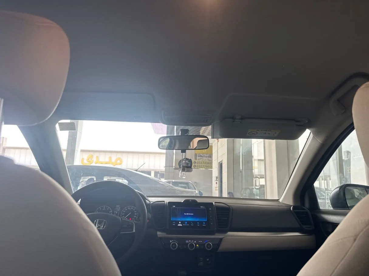 Car image 13