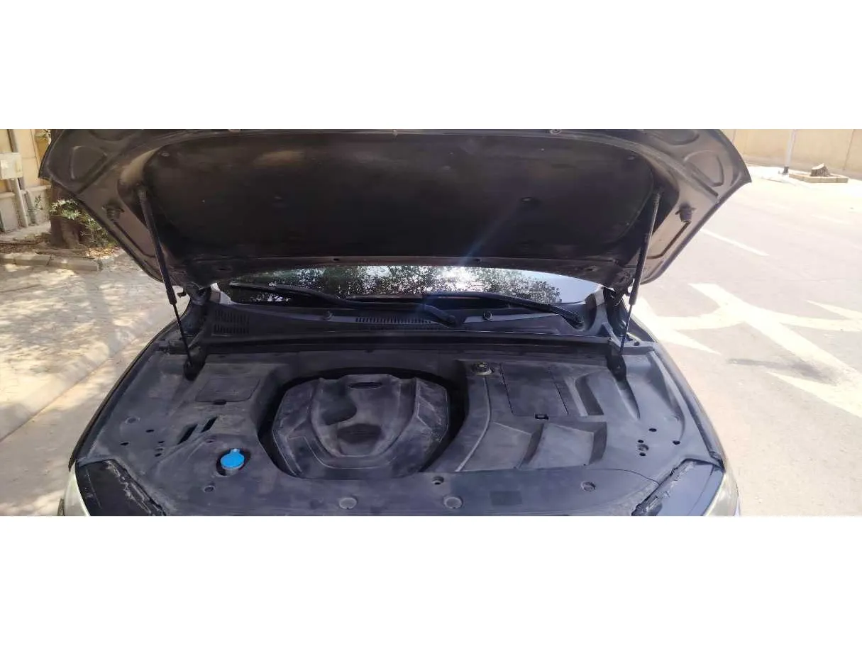 Car image 30