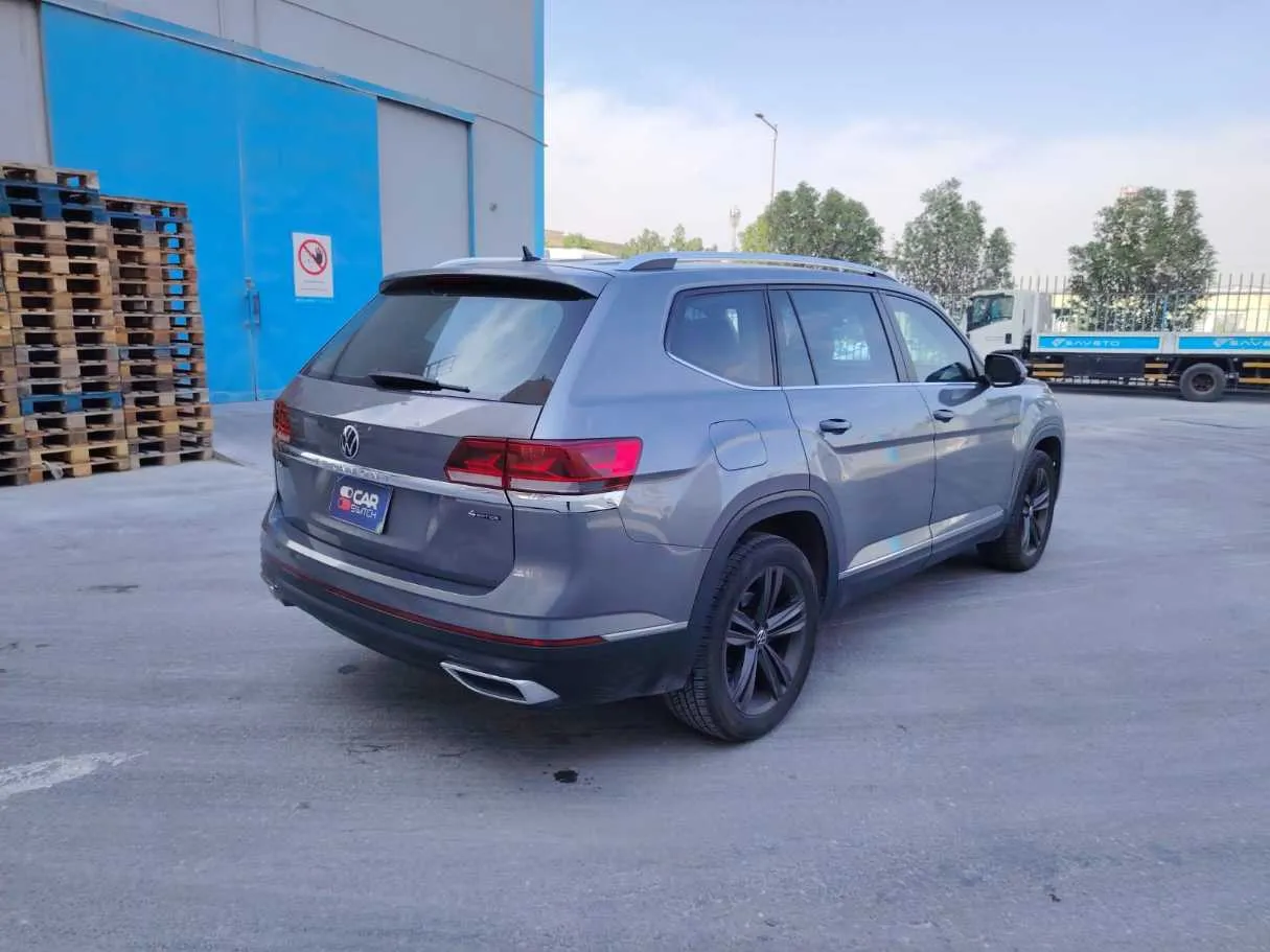 Car image 5