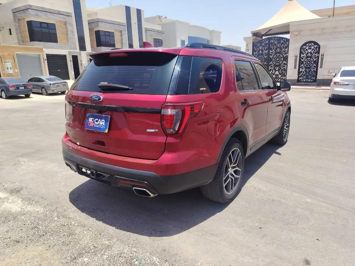 Car image 5