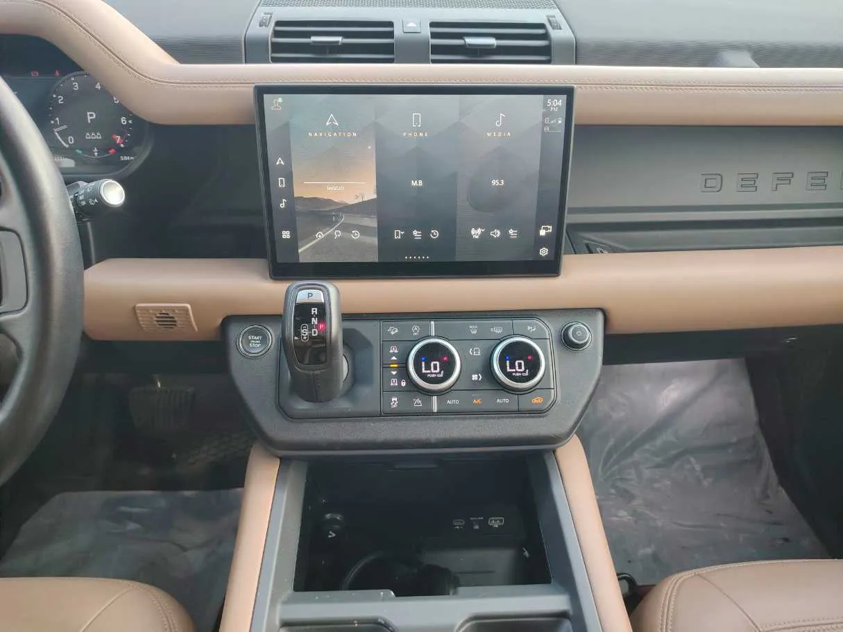 Car image 18
