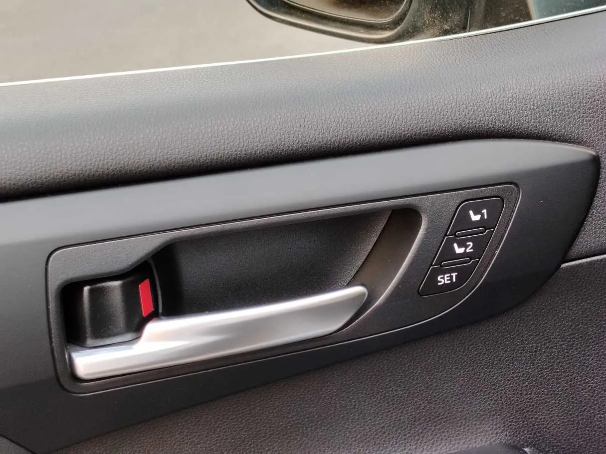 Car image 37