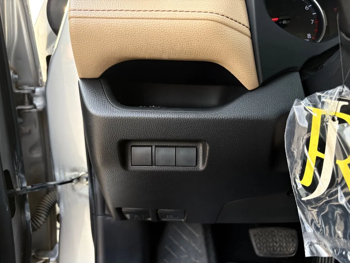 Car image 27