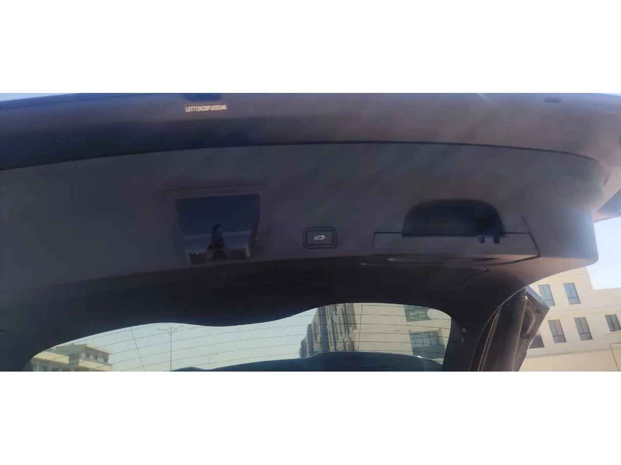 Car image 29