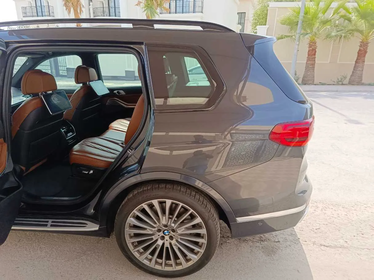 Car image 17