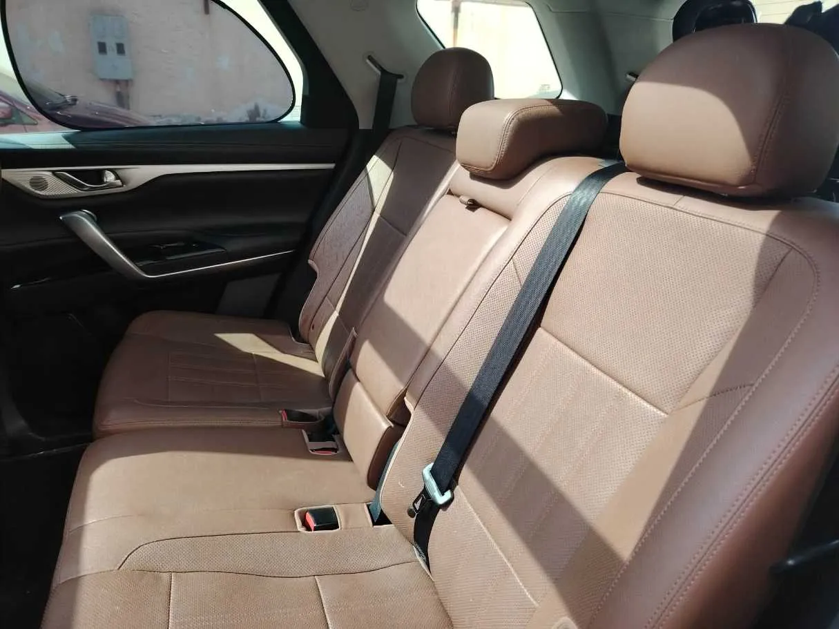 Car image 14