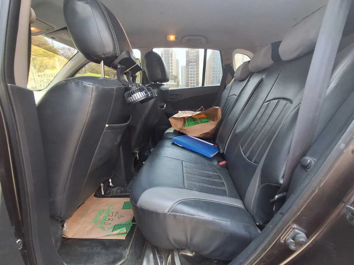 Car image 13
