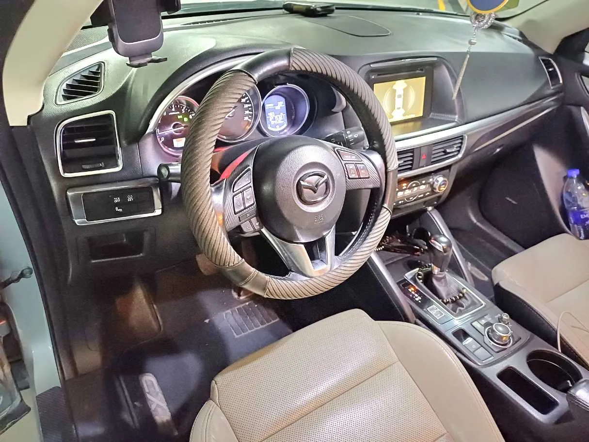 Car image 11