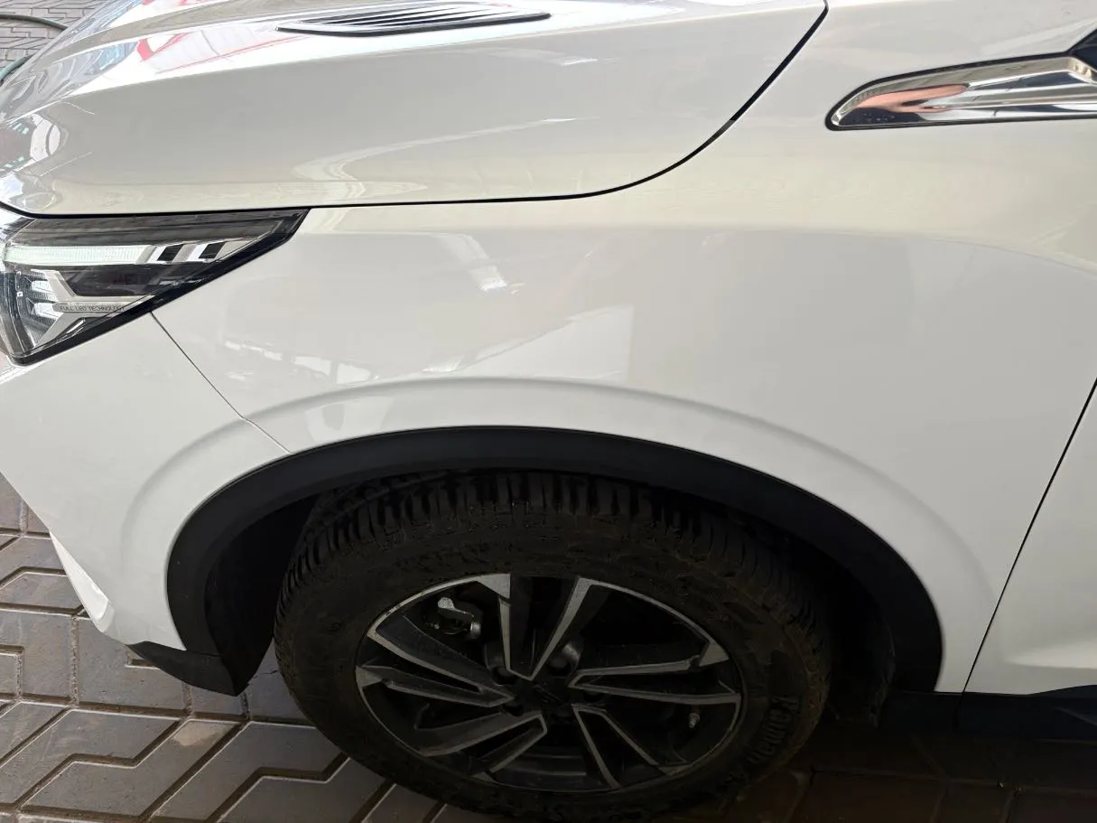 Car image 7