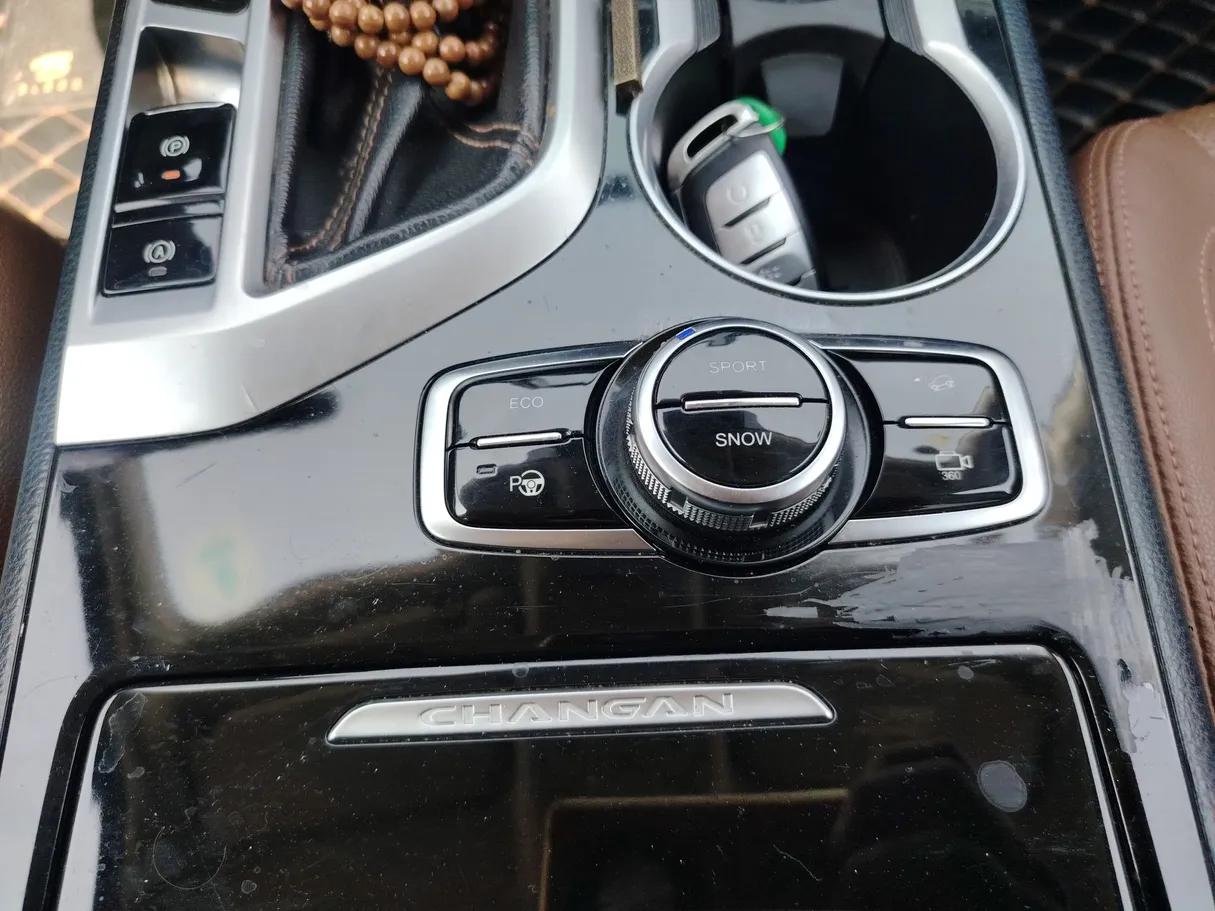 Car image 19
