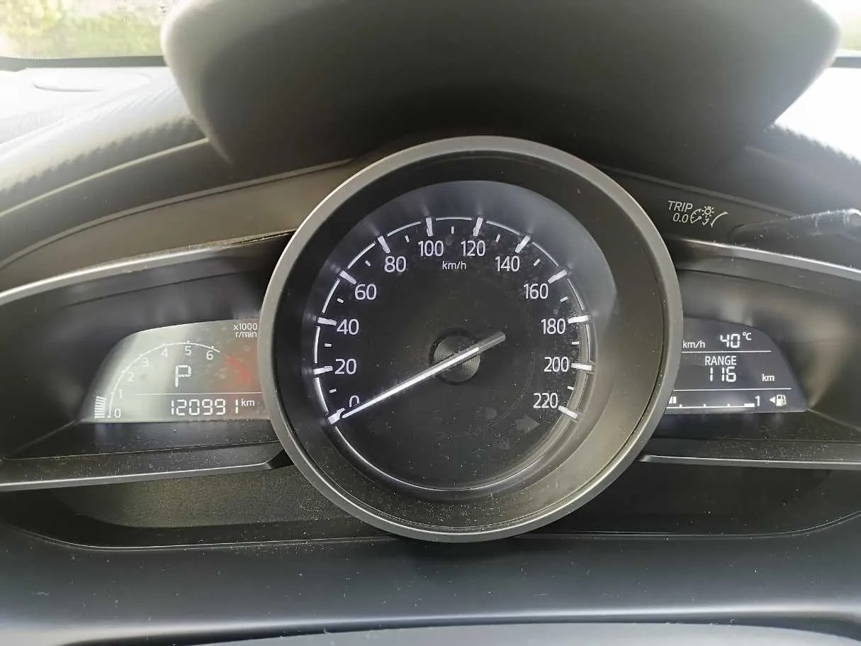 Car image 18
