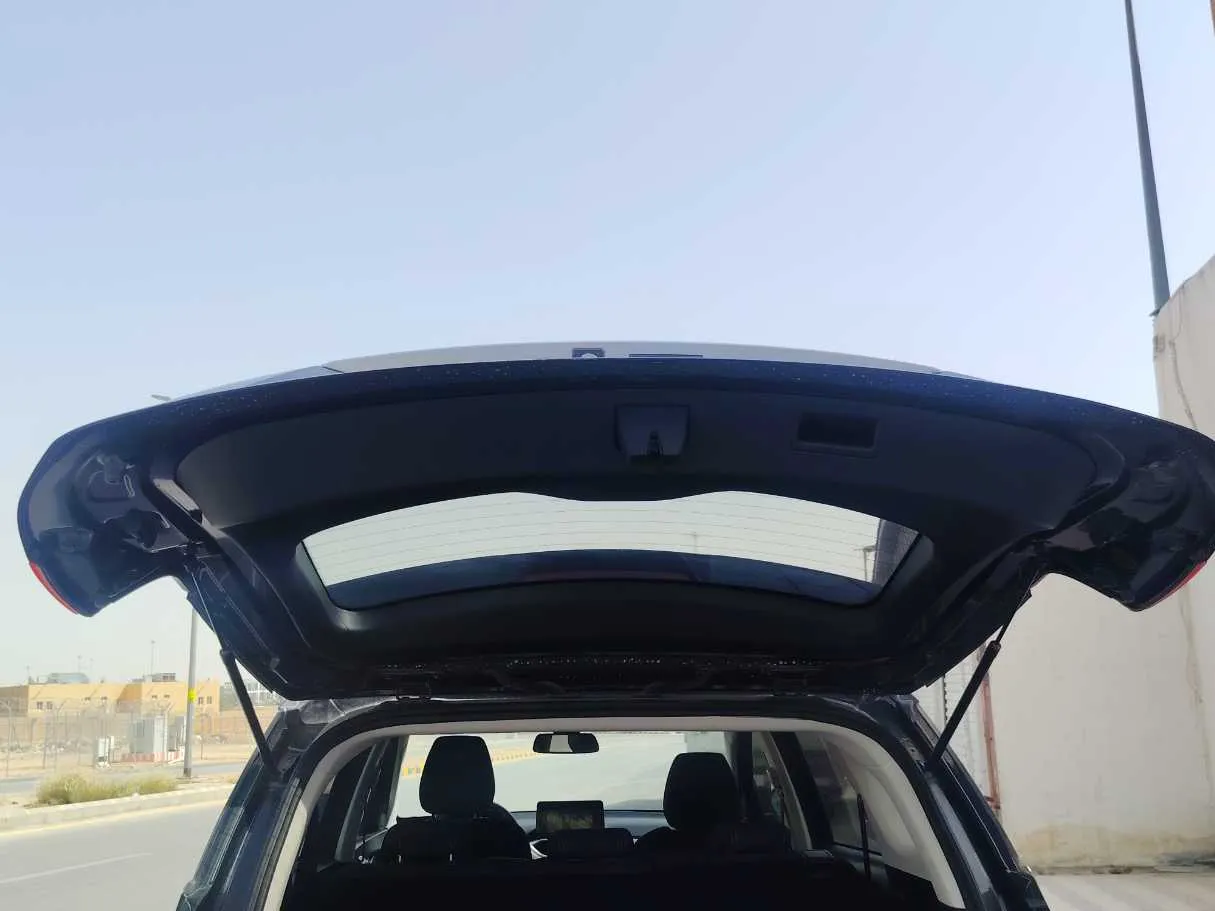 Car image 23