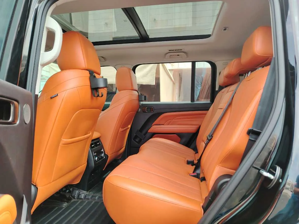 Car image 18