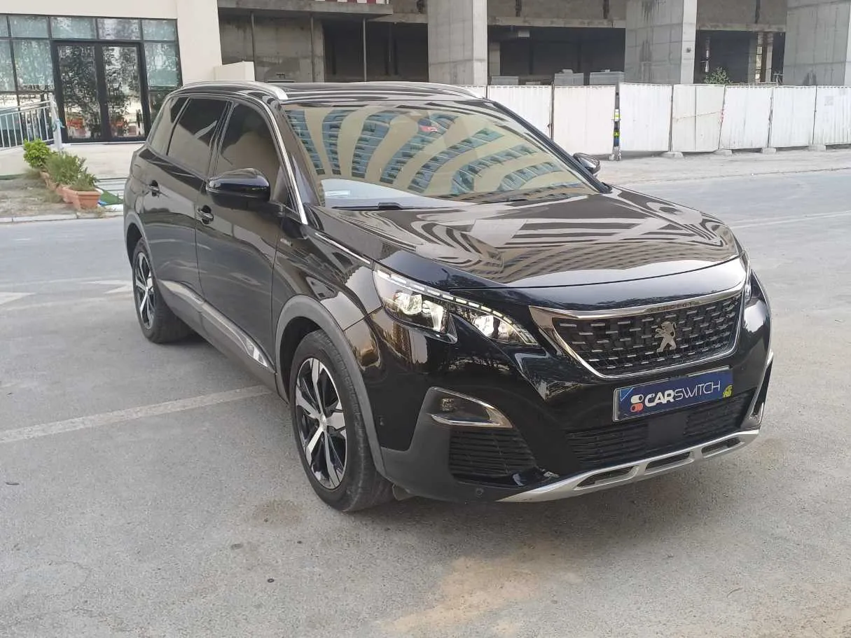 Car image 4