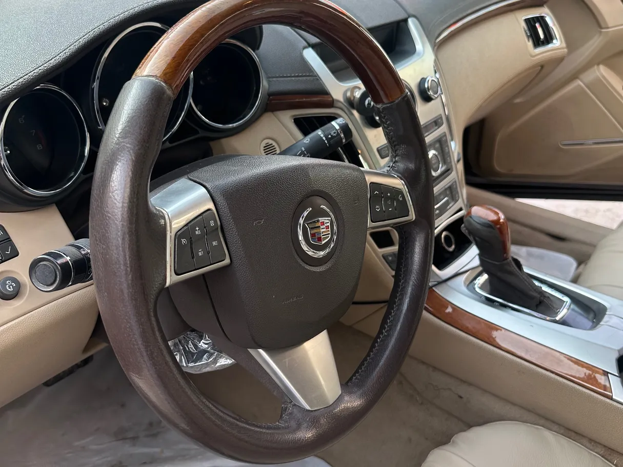 Car image 14