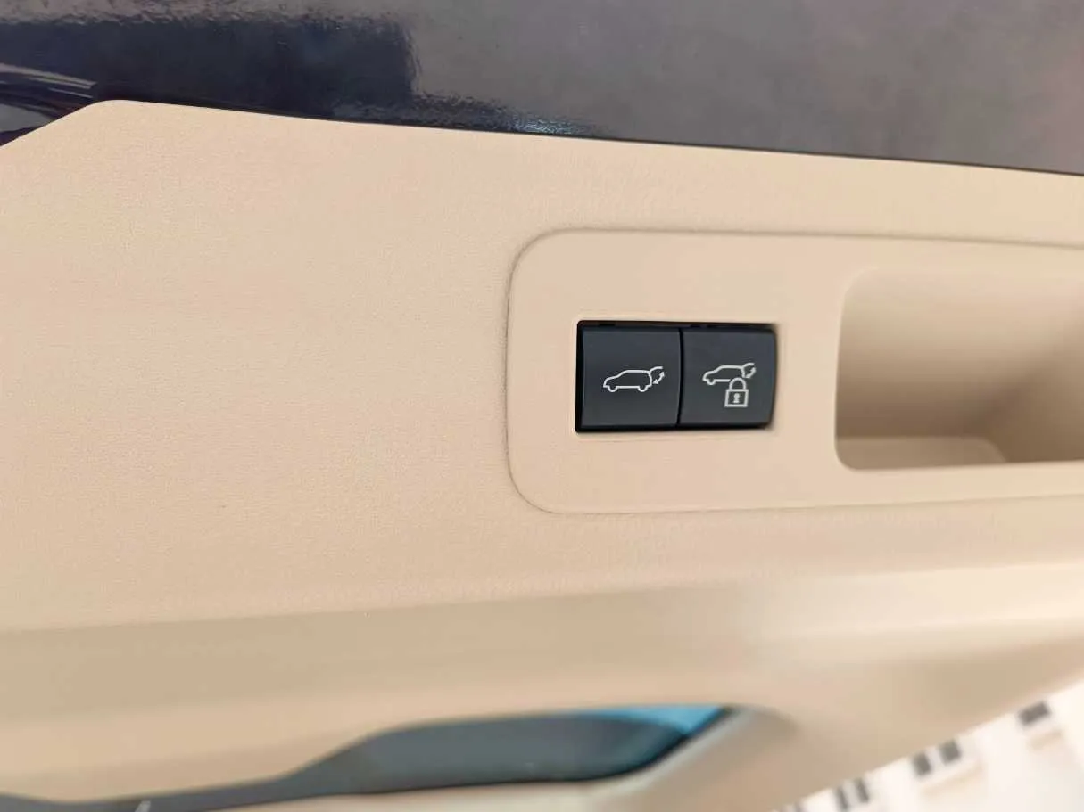 Car image 39