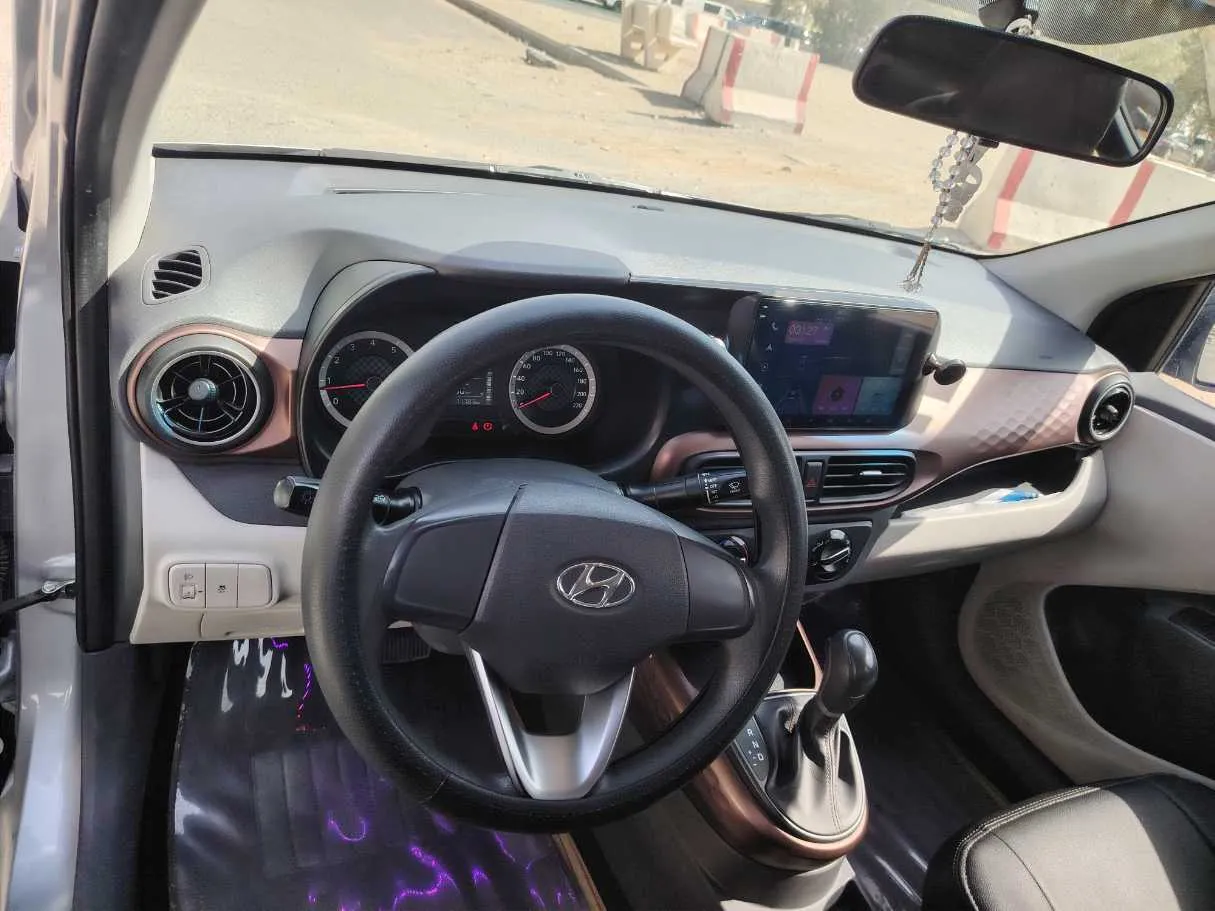 Car image 17