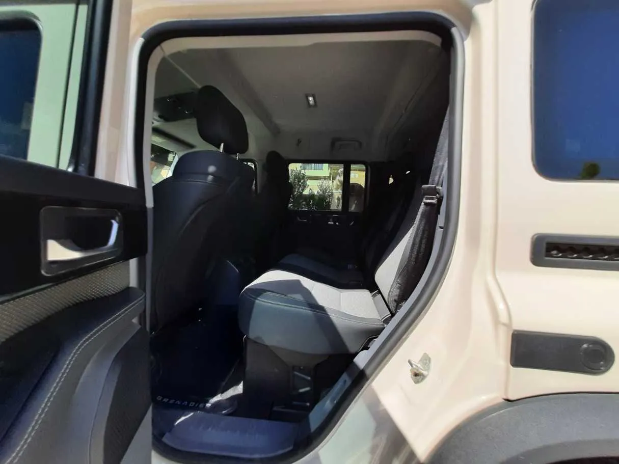 Car image 13