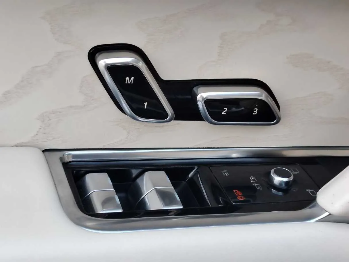 Car image 35
