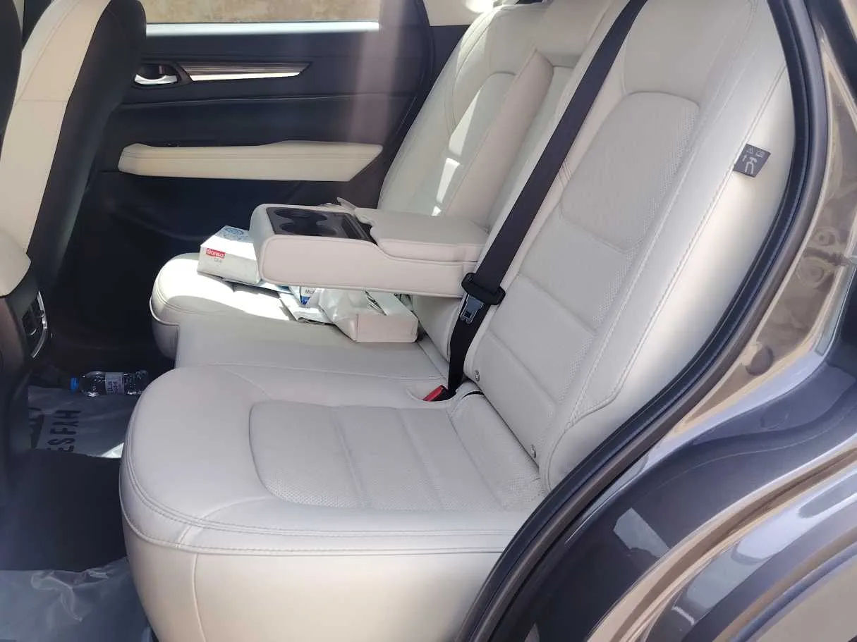 Car image 16
