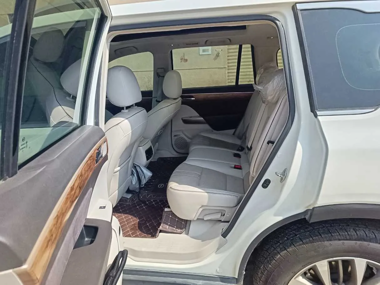 Car image 17