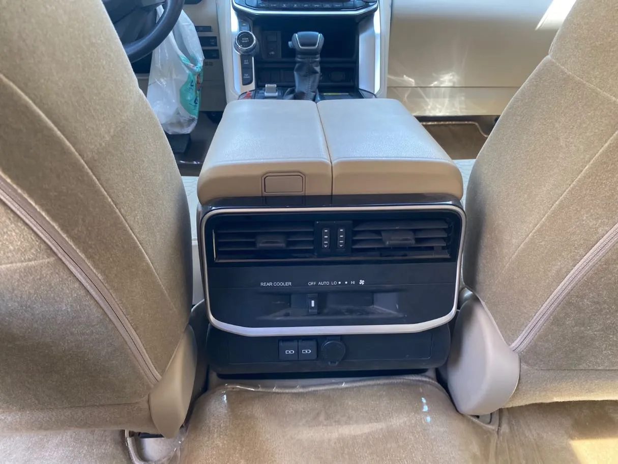 Car image 24