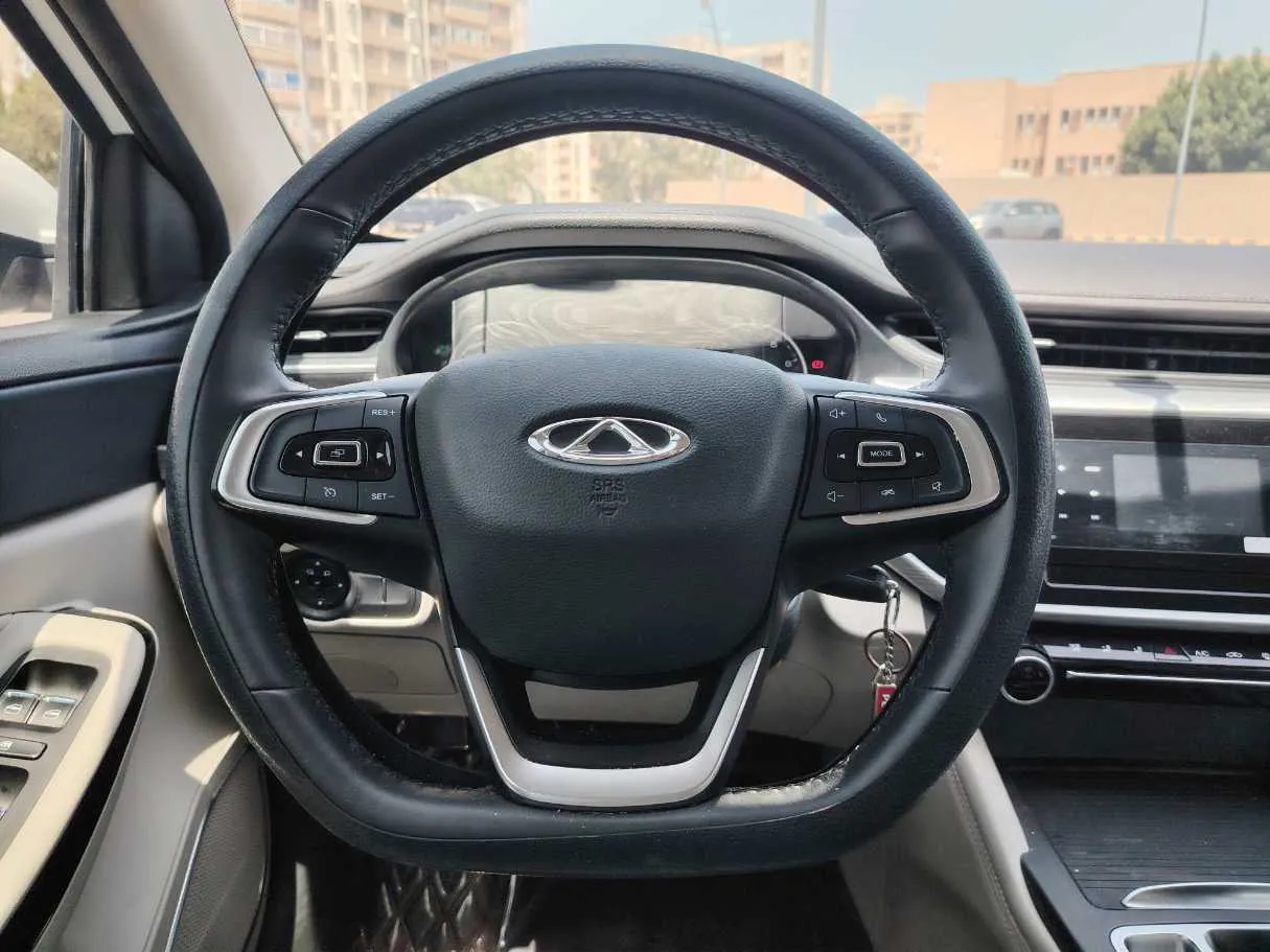 Car image 18