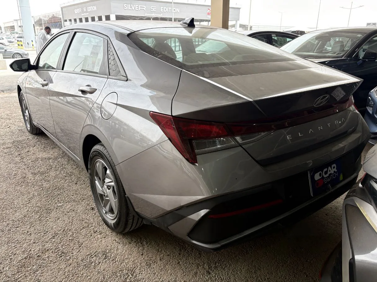 Car image 5