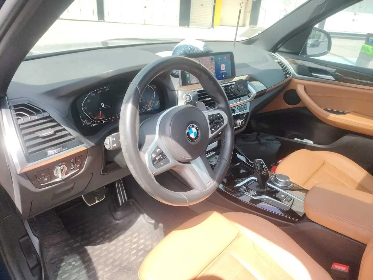 Car image 13