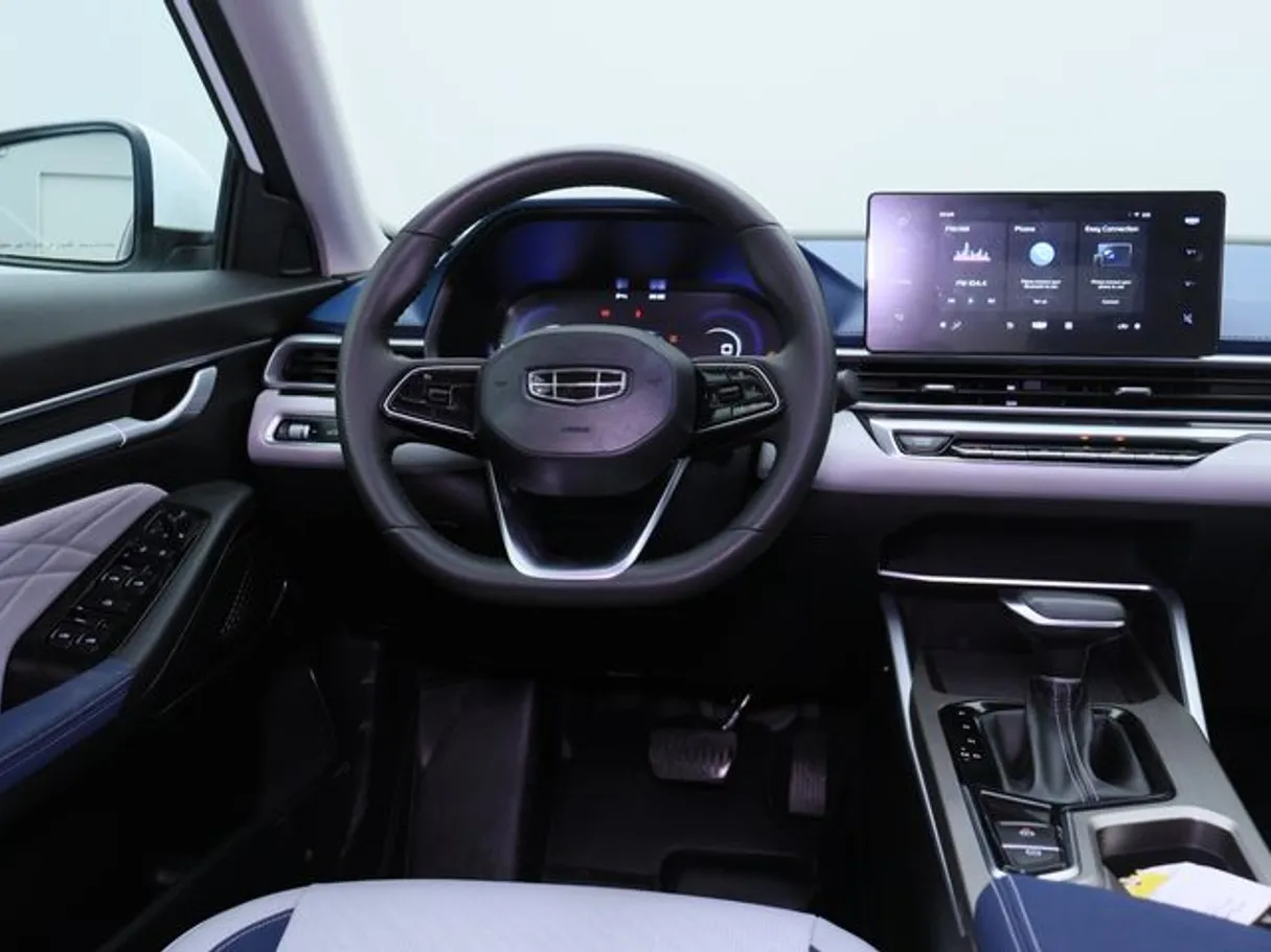 Car image 15