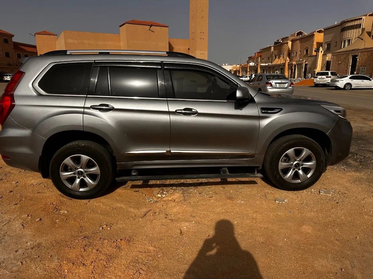 Car image 4