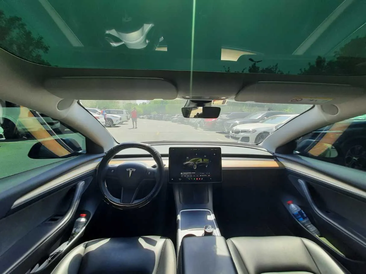 Car image 14