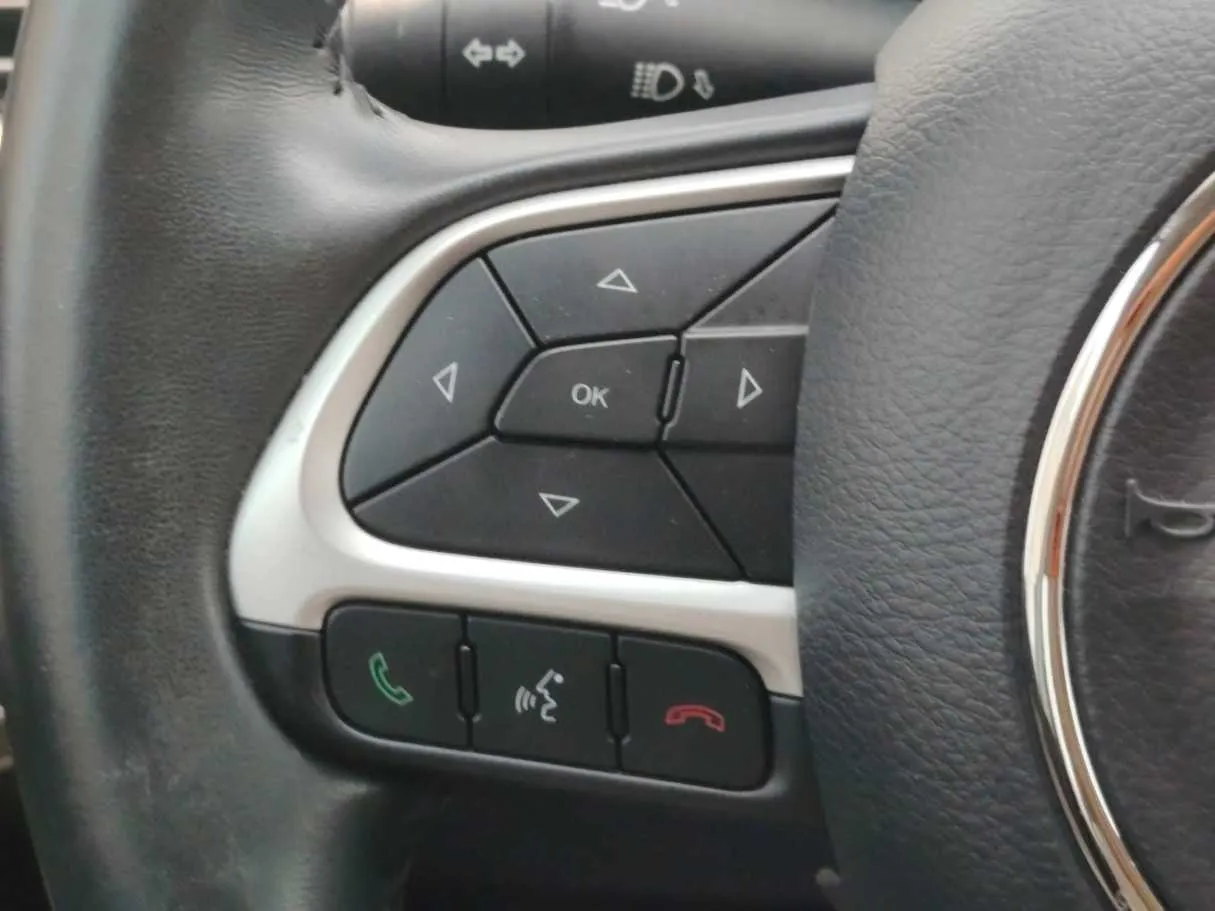 Car image 27