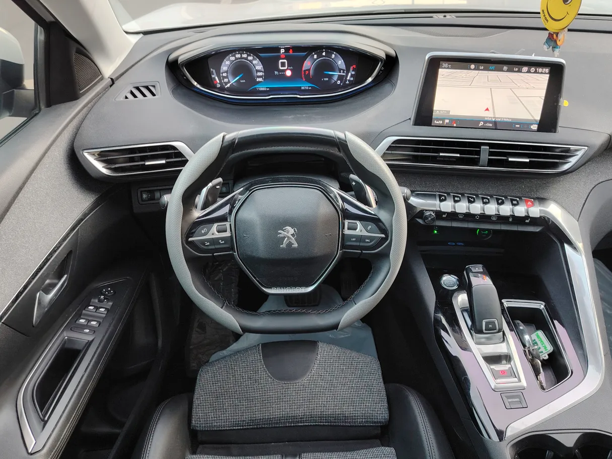 Car image 25