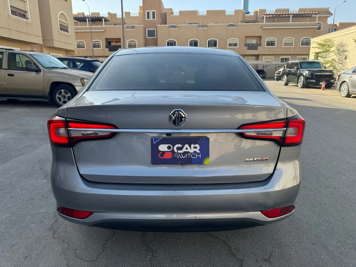 Car image 6