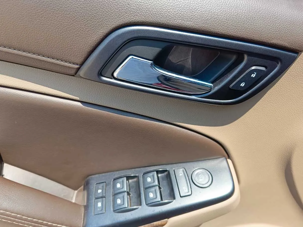 Car image 34