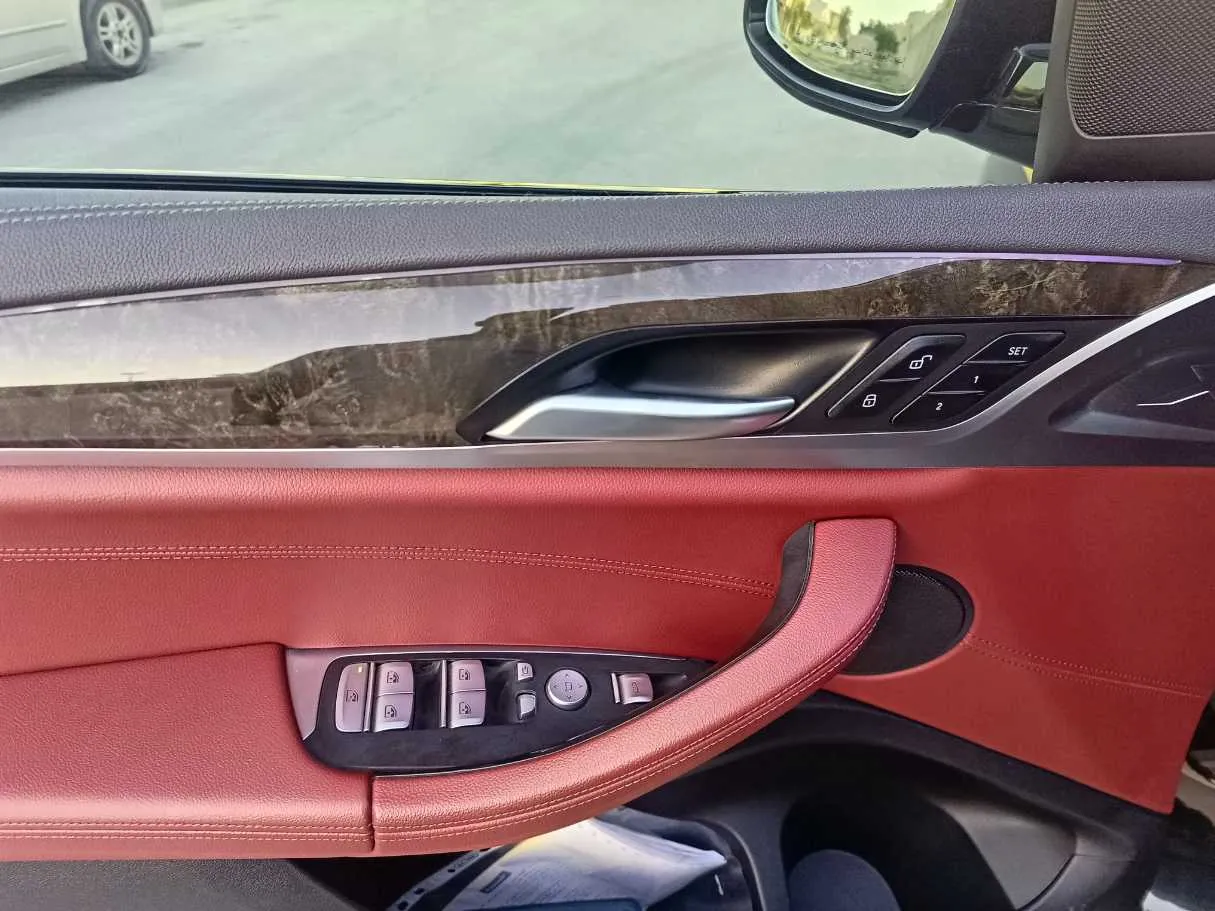 Car image 34