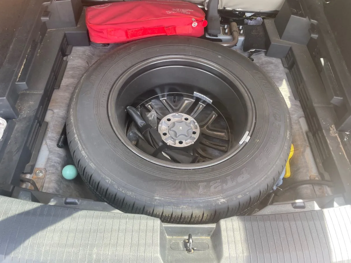 Car image 19