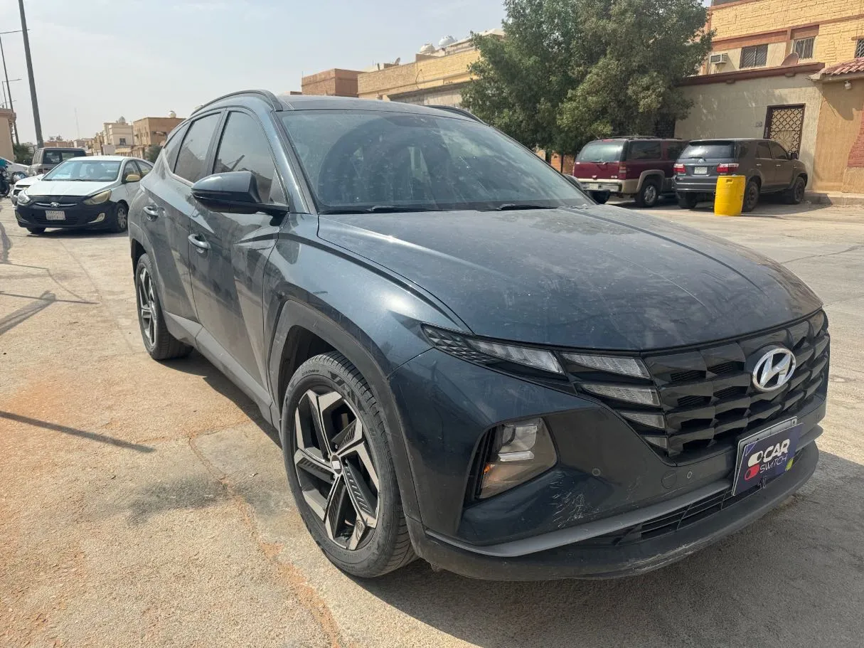 Car image 3