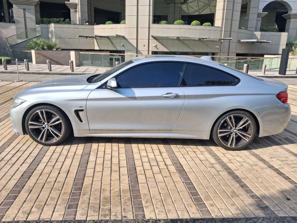 Car image 4