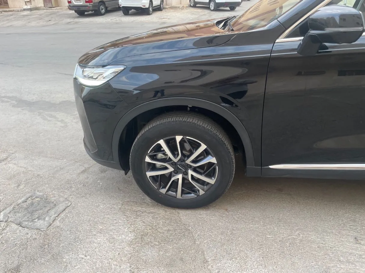 Car image 9