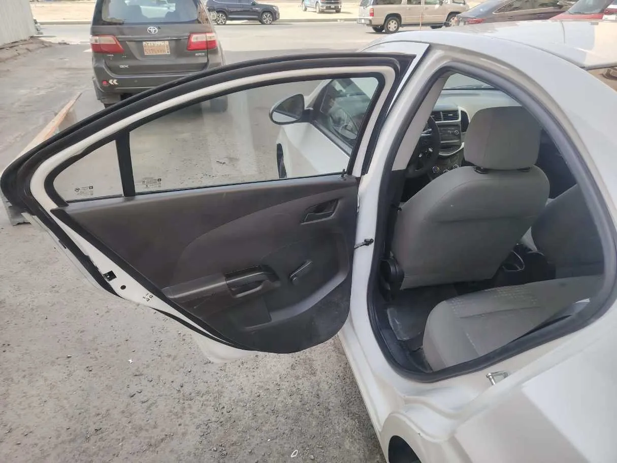 Car image 16