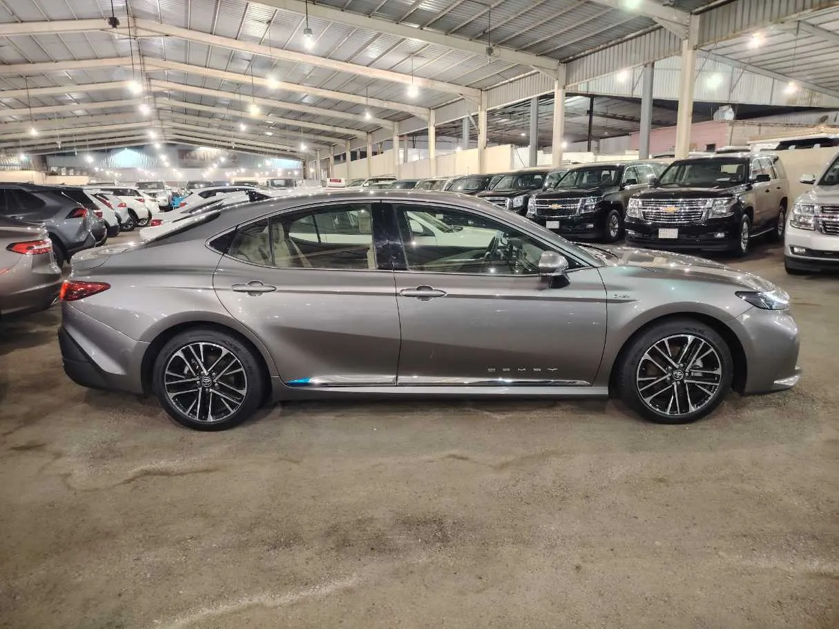 Car image 4
